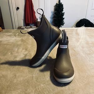 Women’s XTRA TUF boot, great condition. Size 7!